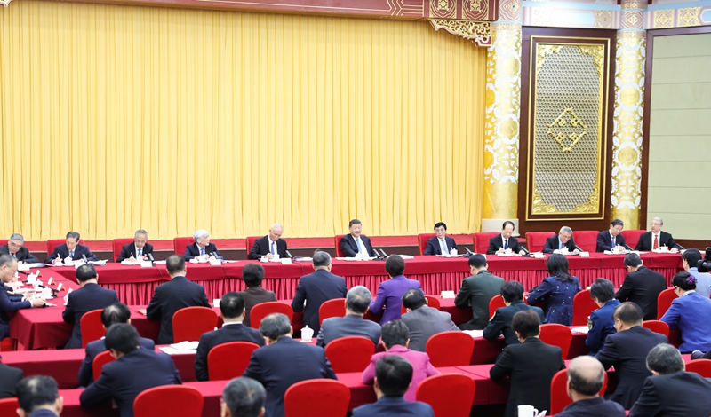 習(xí)近平在看望參加政協(xié)會(huì)議的民盟民進(jìn)教育界委員時(shí)強(qiáng)調(diào)： 強(qiáng)化教育對科技和人才支撐作用? 形成人才輩出人盡其才才盡其用生動(dòng)局面